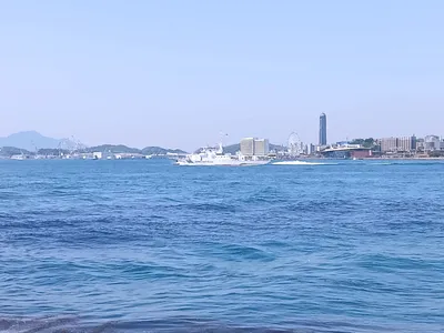 関門海峡を進む