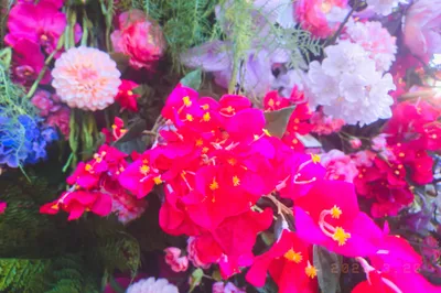 ピンクと白の花が重なる花飾り
