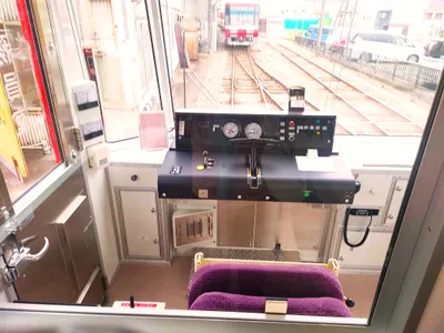 電車の運転席