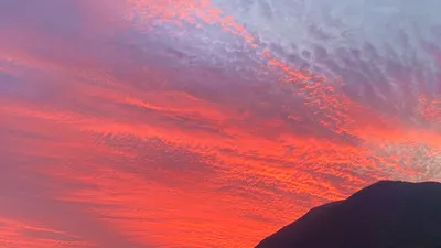 夏の夕焼け斑雲