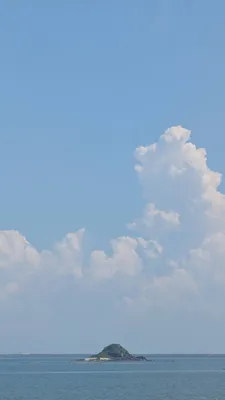 夏の海と小島