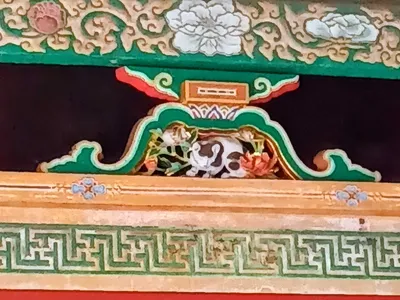 秋の日光東照宮・眠り猫