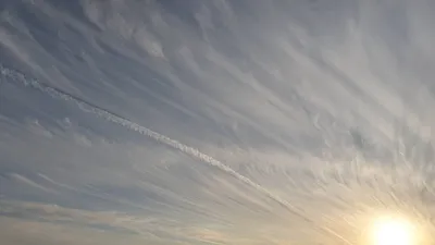 黄昏時の棚引く雲