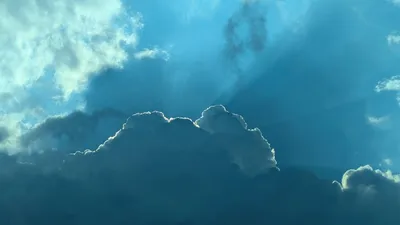 後光差す雨雲