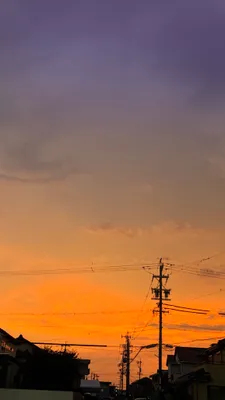 夕焼けとシルエットの電柱