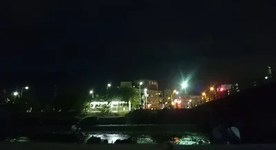 夜の三条大橋河川敷