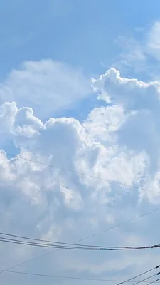 夏の爽やかな雲(縦)