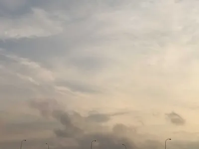 薄オレンジ色の夕焼け空