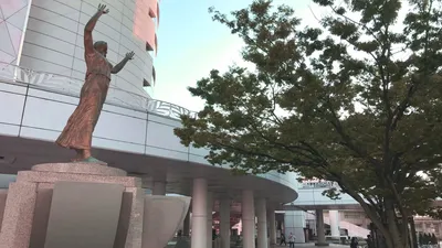 セントシティ東側の銅像2